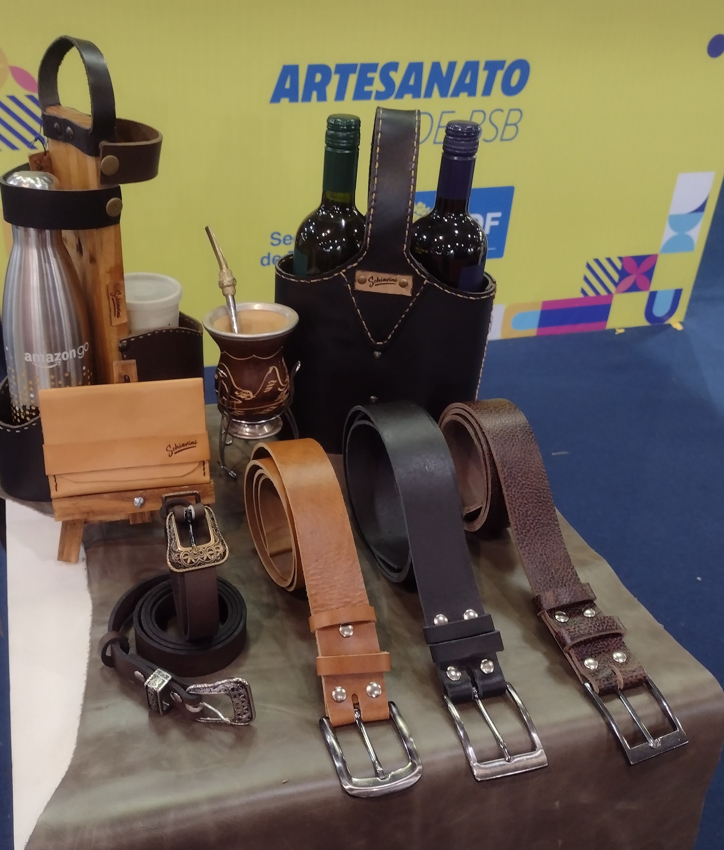 Cintos artesanais em couro